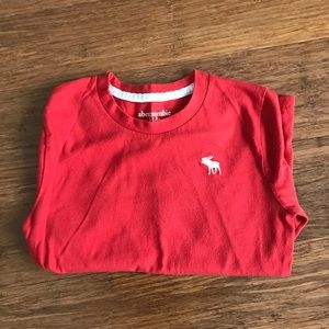 A & F Kids Boys Size 7/8 Red Long-Sleeve Logo Tee
